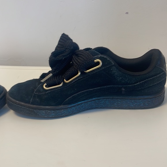 Puma suede black shoe with gold with glittery midsole - Picture 7 of 10
